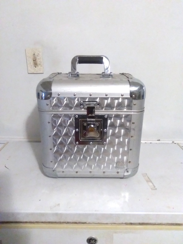 USED CLEAN 70 LP Odyssey Record Utility Aluminum Flight Case WITH HANDLE & HASP