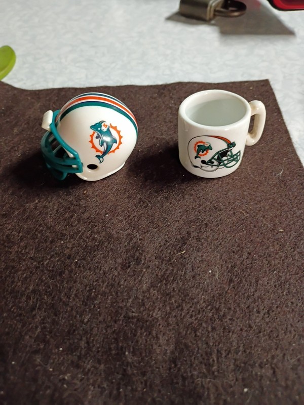 Miami Dolphins  Gumball Helmet And Mini Mug Set