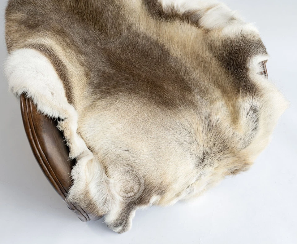 Сероватый ковер из натуральной оленьей кожи - размер 3x5' - Изображение 2 из 4