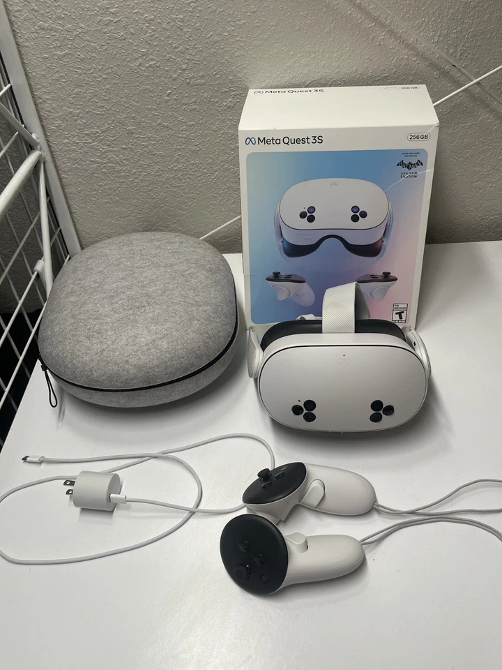 Meta Quest 3S 256GB with Batman: Arkham Shadow Game Bundle - Image 2 of 3