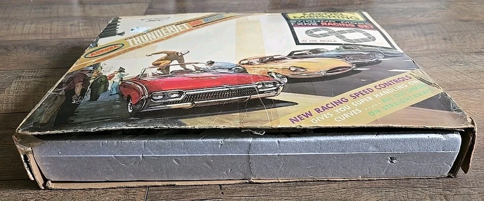 De colección 1963 Aurora Thunder Jet 500 Motor Cuatro Carriles Juego de Carreras 4 Coches Modelo Motor Foto 3 de 4