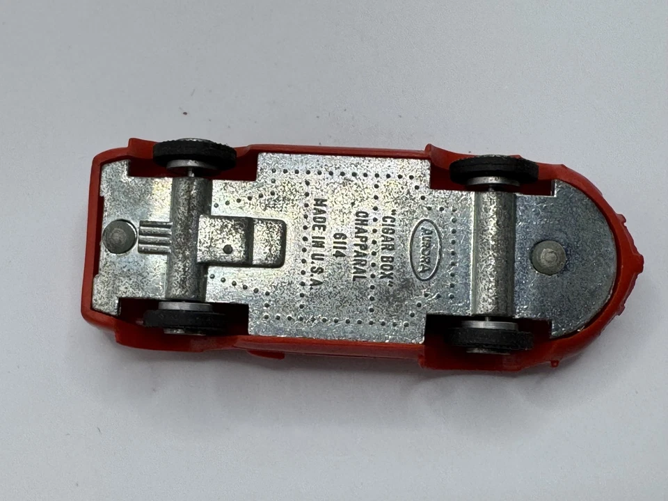 VINTAGE AURORA CIGAR BOX CHAPARRAL 6114 DIECAST CAR RED MADE IN USA 1960S NO.5 - Image 4 of 4