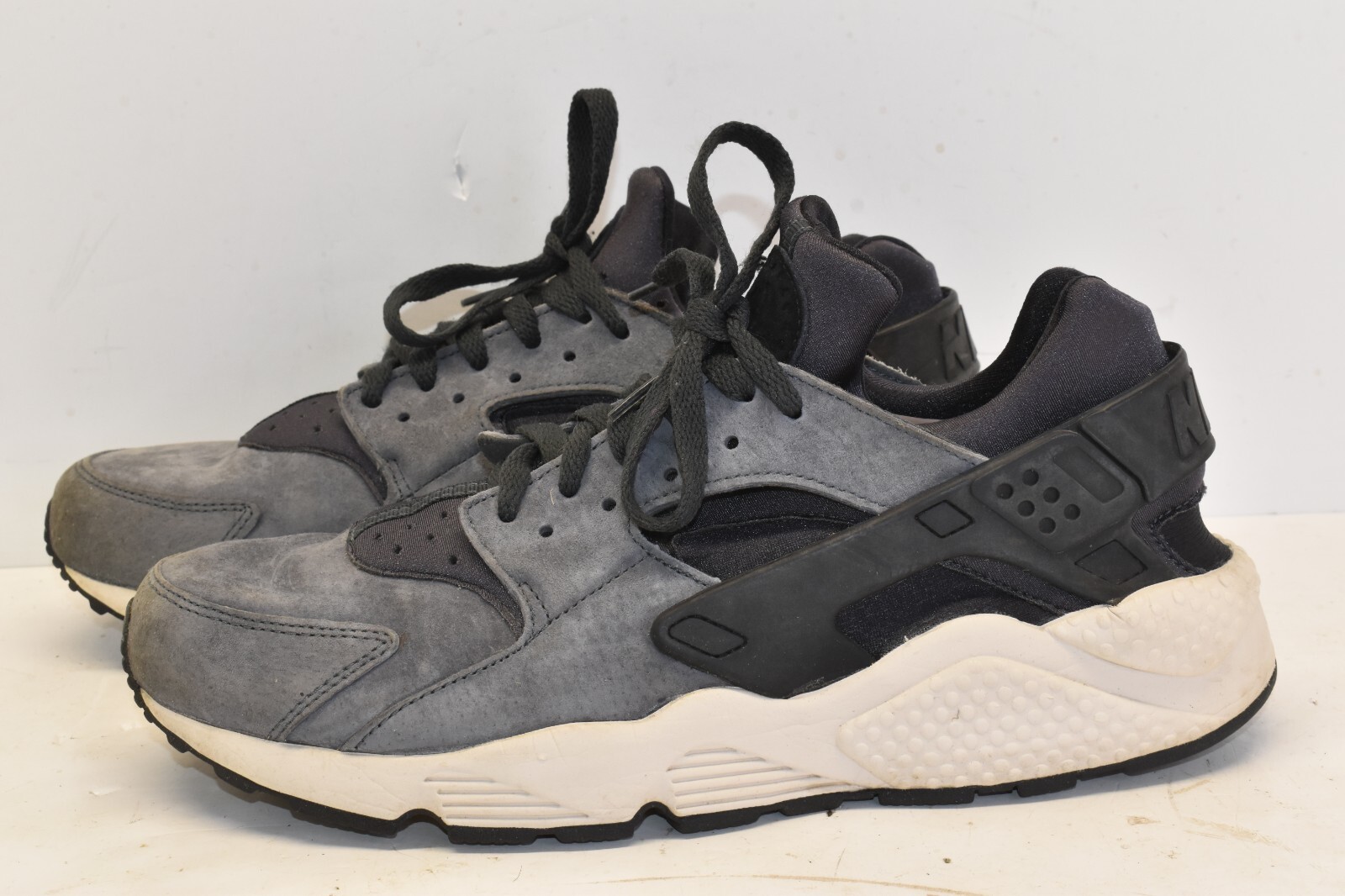 Nike Air Mens Huarache Premium Grey Trainers Size 11.5 Sneakers Style 704830-016 thumbnail 3