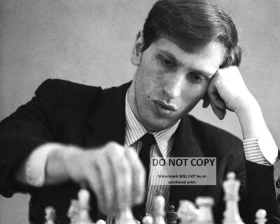 BOBBY FISCHER CHESS GRANDMASTER & 11TH WORLD CHESS CHAMPION - 8X10 PHOTO (MW482)