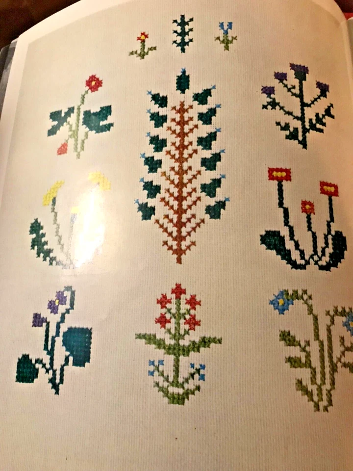 MCM Cross Stitch Embroidery 19 Designs Coats Book 441 Anchor vtg 60s EXC - Image 4 of 4