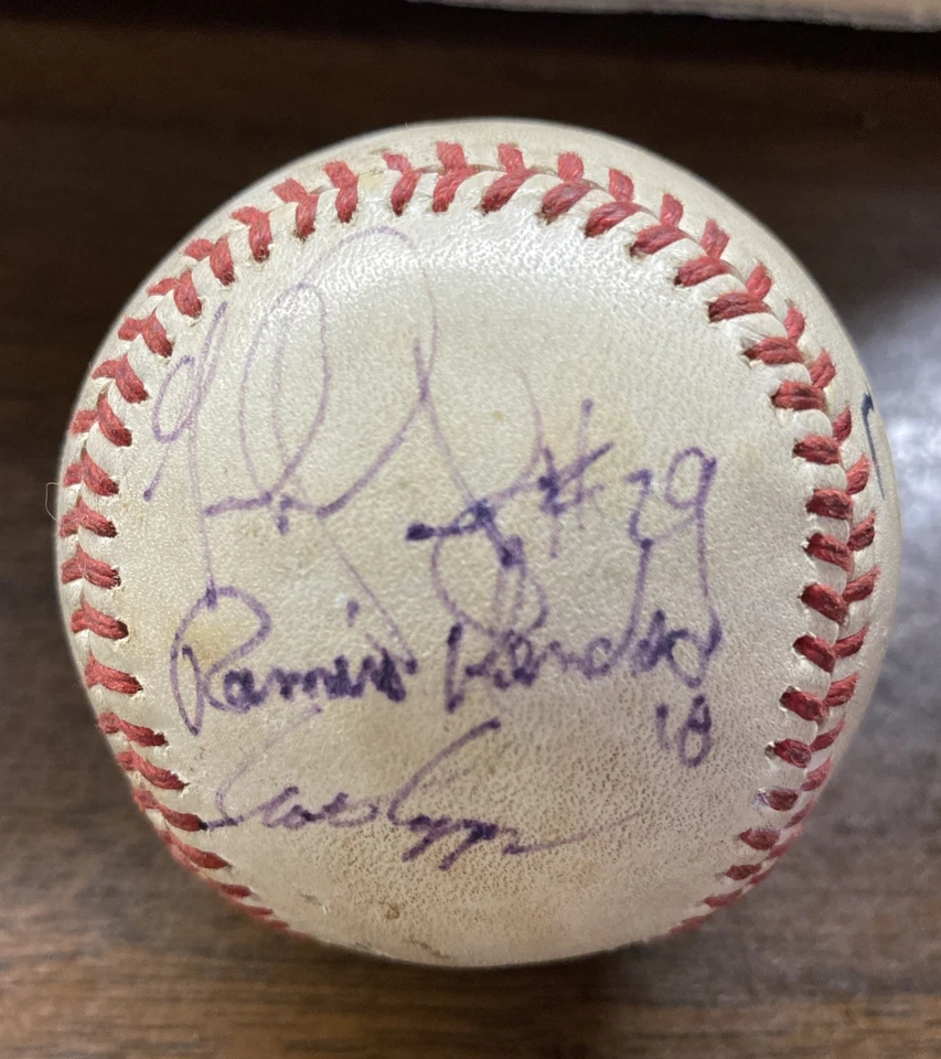 RARE White Sox Ozzie Guillen Yankees Ramiro Mendoza Others Autographed Baseball - Image 2 of 4