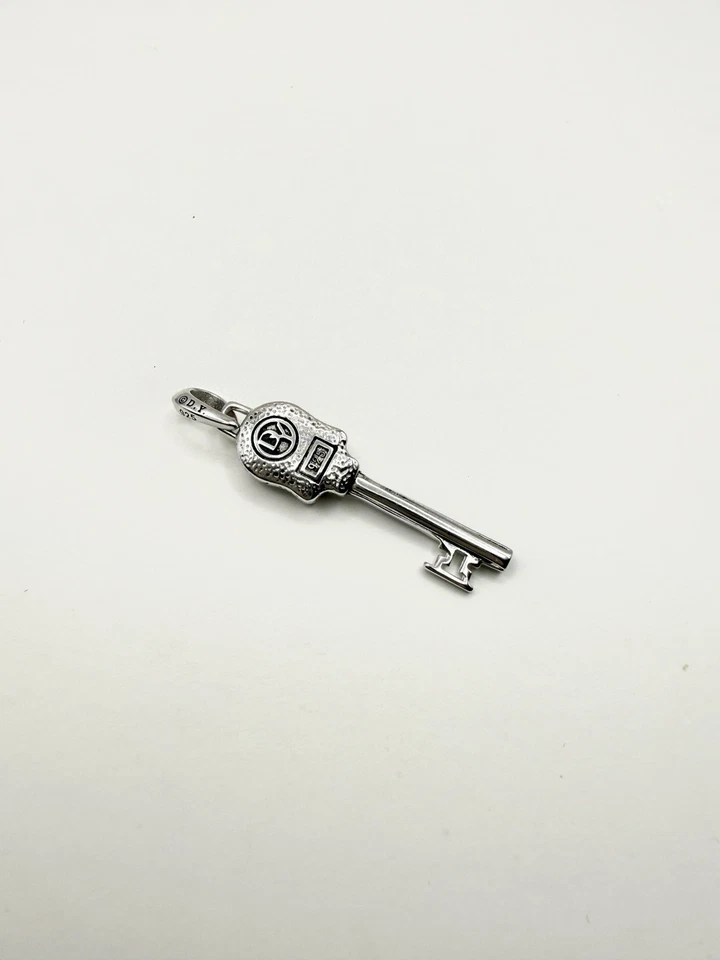 Colgante Llave Calavera David Yurman Memento Mori, Plata de Ley, Diamantes Negros Foto 3 de 4