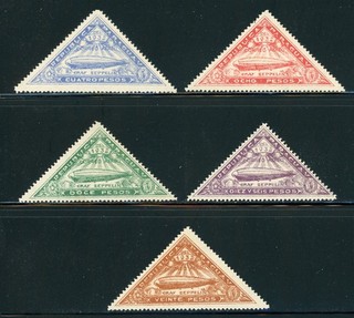 WORLDWIDE ZEPPELIN Selezioni PARAGUAY: Scott #C74 C78 Triangoli CV$32