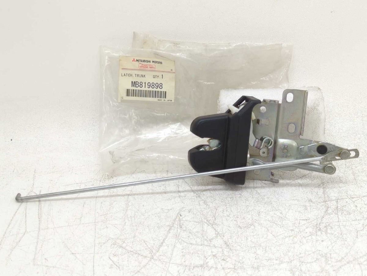 Mii.出品 New OEM Genuine Mitsubishi Rear Trunk Latch 1993-1996 Mirage Sedan