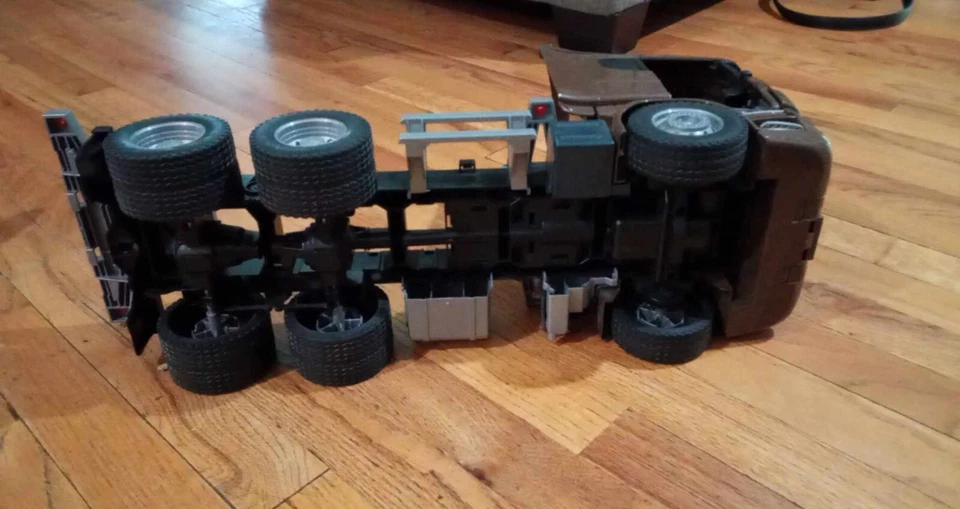 SCANIA Bruner R-series HIGHLINE logistics truck brown scale 1:16 pre-owned - Image 2 of 4