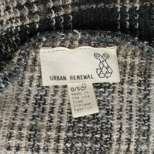 Urban Renewal Wool Poncho Shawl w/ Pockets White / Black / Gray Womans Sz O / S - Image 2 of 4