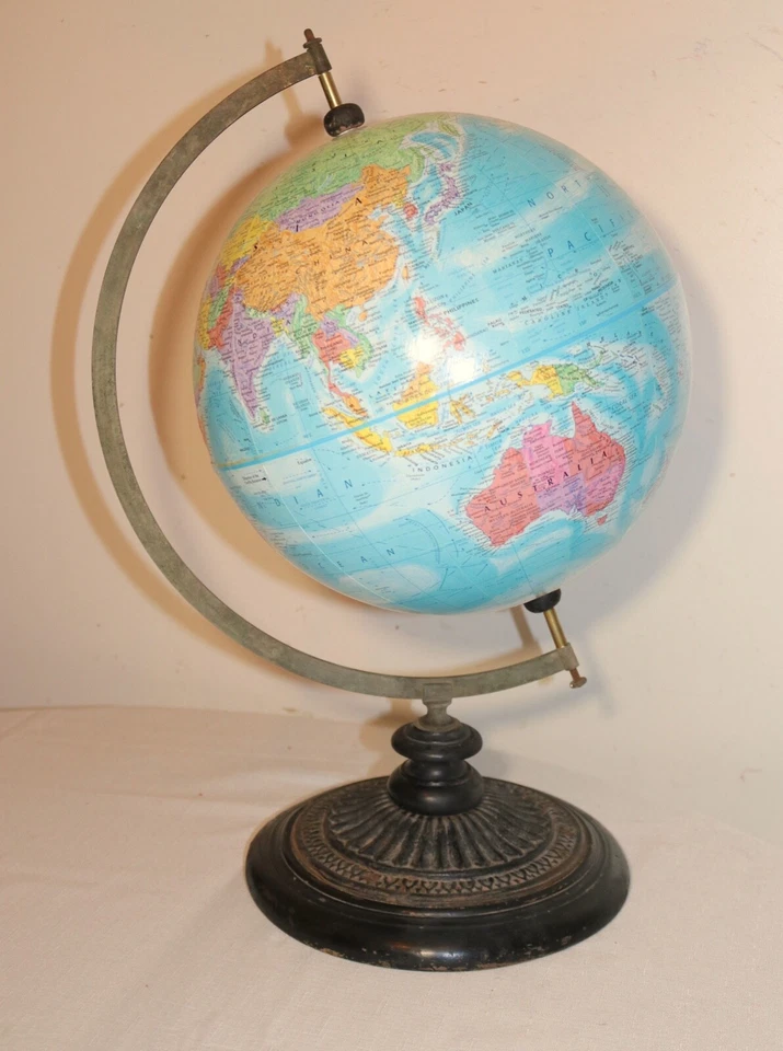 antiguo ornamentado hierro fundido madera latón terrestre mundo mesa globo soporte mapa  Foto 2 de 4