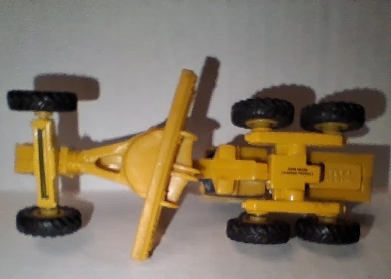 ERTL JOHN DEERE road grader DIECAST Plastic 1/64 SCALE MODEL " VINTAGE " - Image 4 of 4
