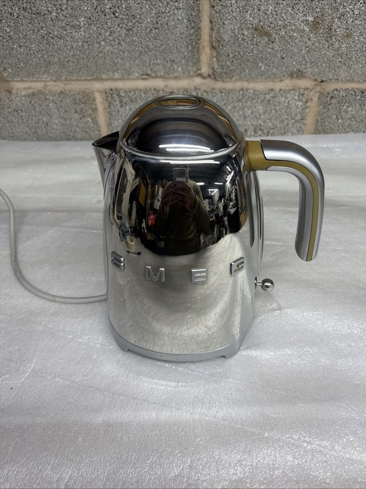 Smeg KLF03SSUK 50s Retro Style Kettle Stainless Steel Lid Issue/ No Power