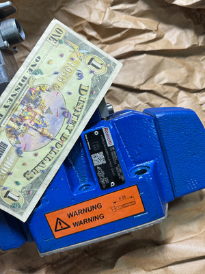 4WRLE16V200M-42/MXY/24A1 NEW REXR0TH VALVE (FedEx/DHL)