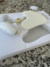 Jade facial rollers the price decreases if you order more pieces