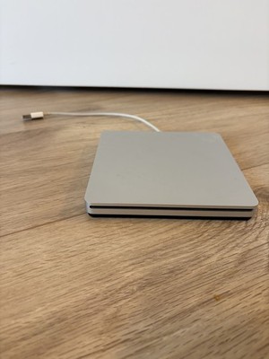 Apple SuperDrive Externes CD DVD Laufwerk A1379 Silber MD564ZMA USB
