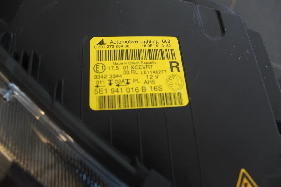 Original Skoda Octavia XENON Scheinwerfer rechts 5E1941016B - Bild 2 von 4