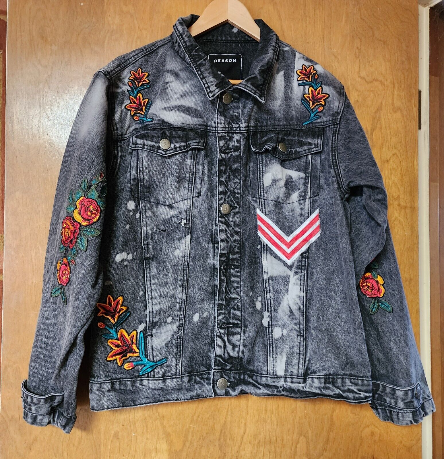 REASON Men's Distressed Denim Button Jean Jacket L Black Floral