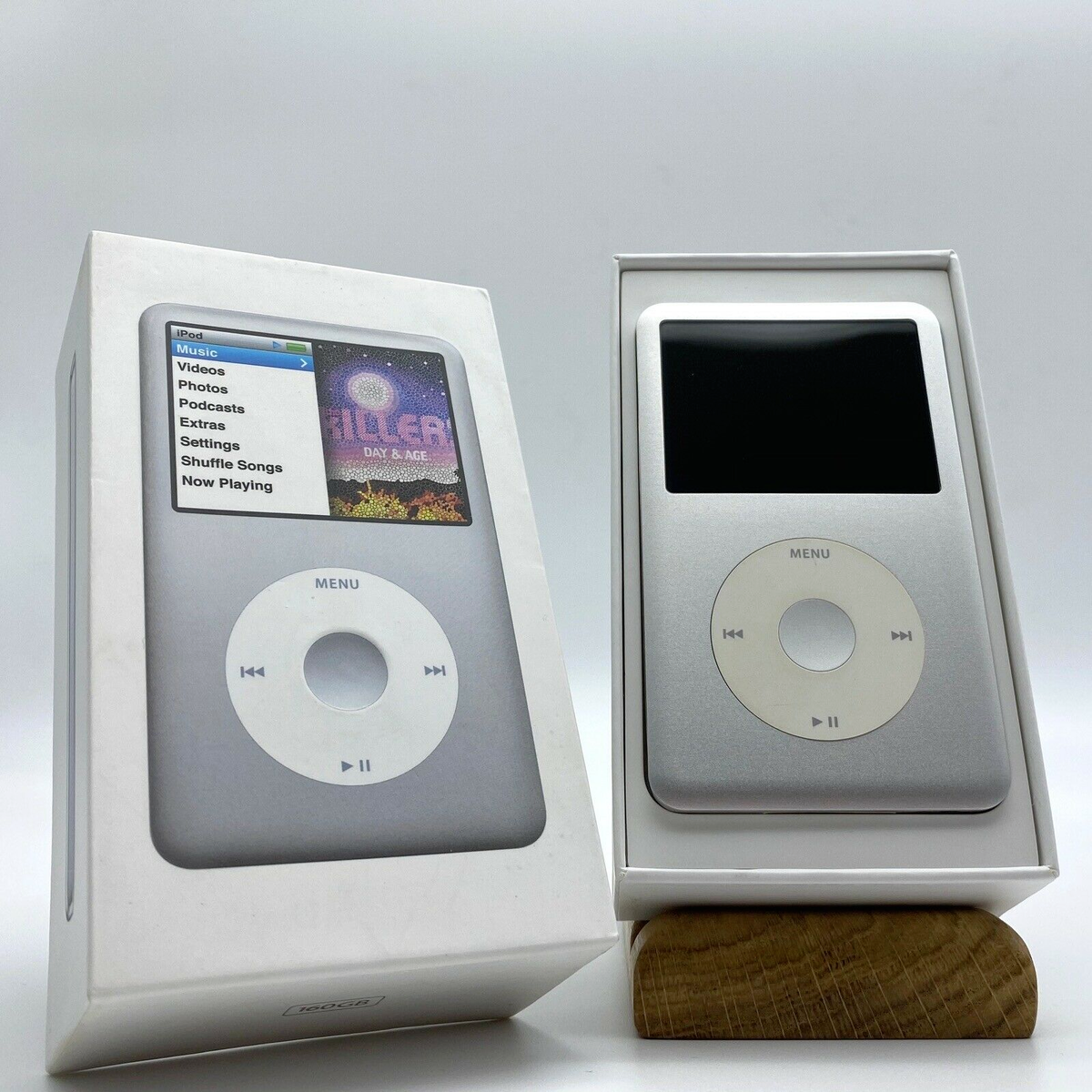 iPod Classic シルバー 元箱付き NEW Apple iPod Classic 7th Generation Silver ( 1TB ) Sealed Box