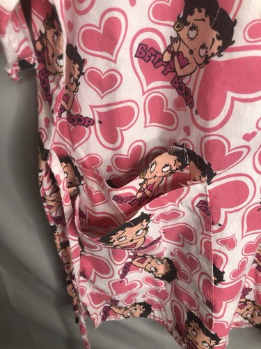 BETTY BOOP King Features Pink Hearts SCRUB Top Two Pockets Waist Ties Sz XL - Picture 6 of 15