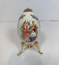 LENOX VINTAGE  1995  PORCELAIN DECORATIVE EGG WITH GOLD STAND 