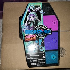 NEW Sealed Monster High Skulltimate Secrets Neon Frights Twyla Fashion Doll