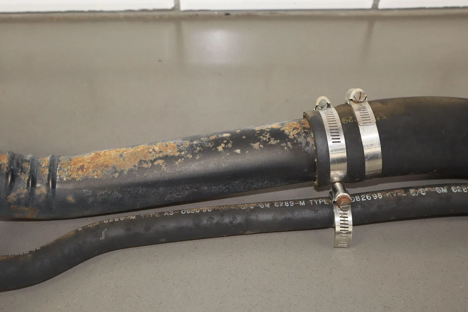 1999 GMC Sierra 3500 双重汽油燃料填充颈部 7.4L GMT400 OBS 原始设备制造商 — 第 4/4 张图片