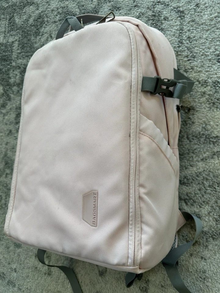 Сумка-рюкзак Bagsmart для однообъективного зеркального фотоаппарата розовая с дождевым чехлом против кражи  - Изображение 4 из 4