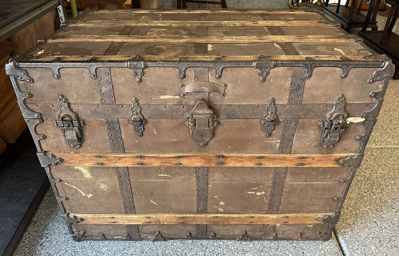 Antique Circa 1907 CA Taylor Trunk Works Chicago NY Flat top Steamer Trunk