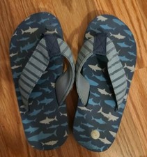 Boys shark themed flip flops size 10 fight on foam crushing
