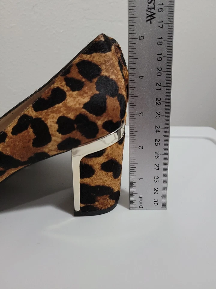 Zapatos de salón DKNY para mujer de cuero con tacón grueso punta superior de cuero. Talla 7M Foto 4 de 4