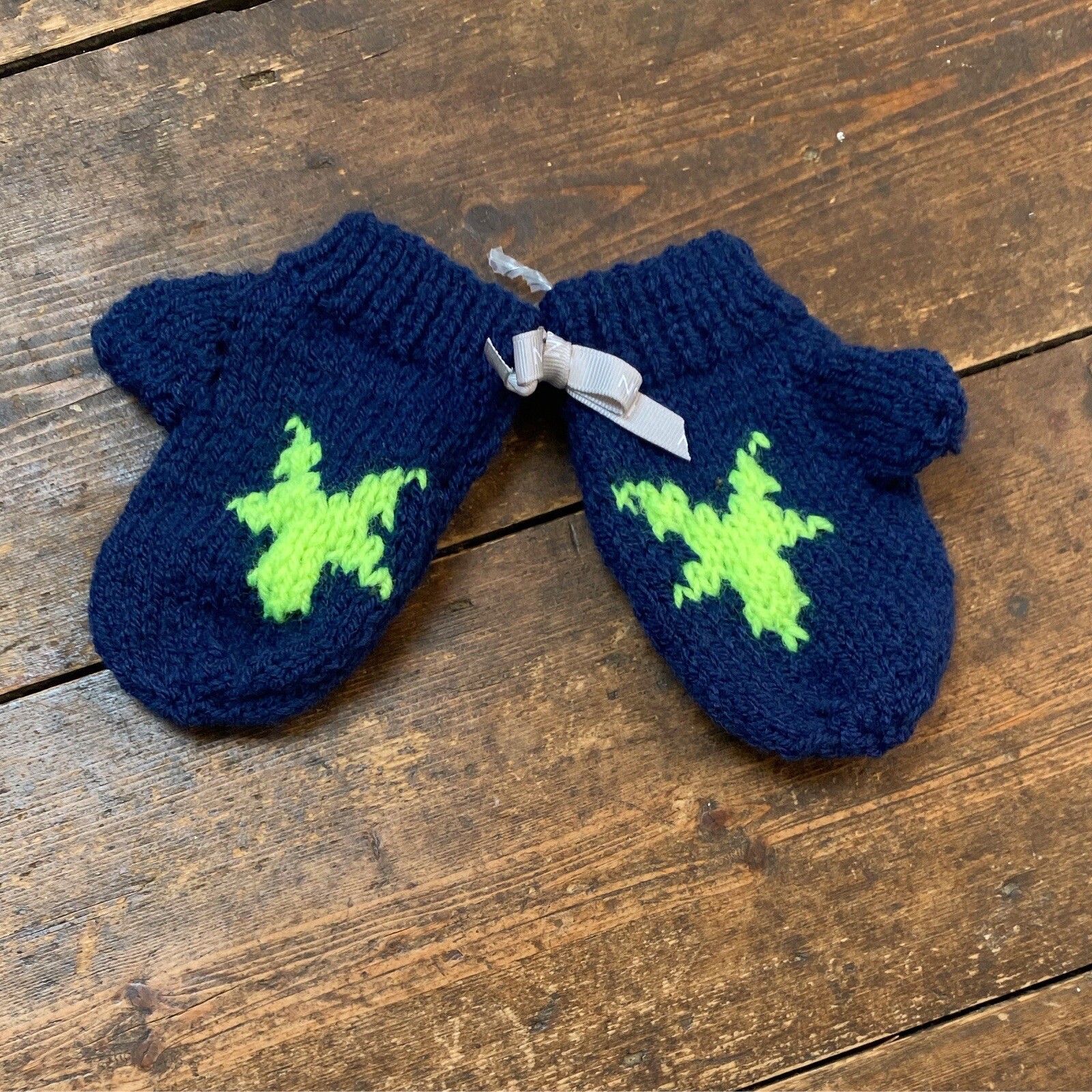 Hand knitted baby boys mittens gloves 612 months new unworn stars 69