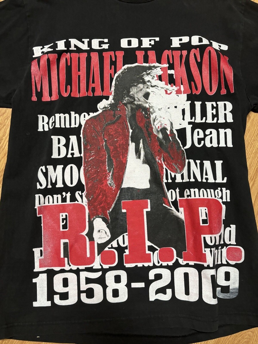 Michael Jackson R.I.P Tシャツ Michael Jackson - RIP 1958-2009 - Black Red White T-Shirt - By