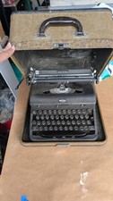 Vintage Royal Quiet De Luxe Typewriter with Case – Classic Matte Black thumbnail