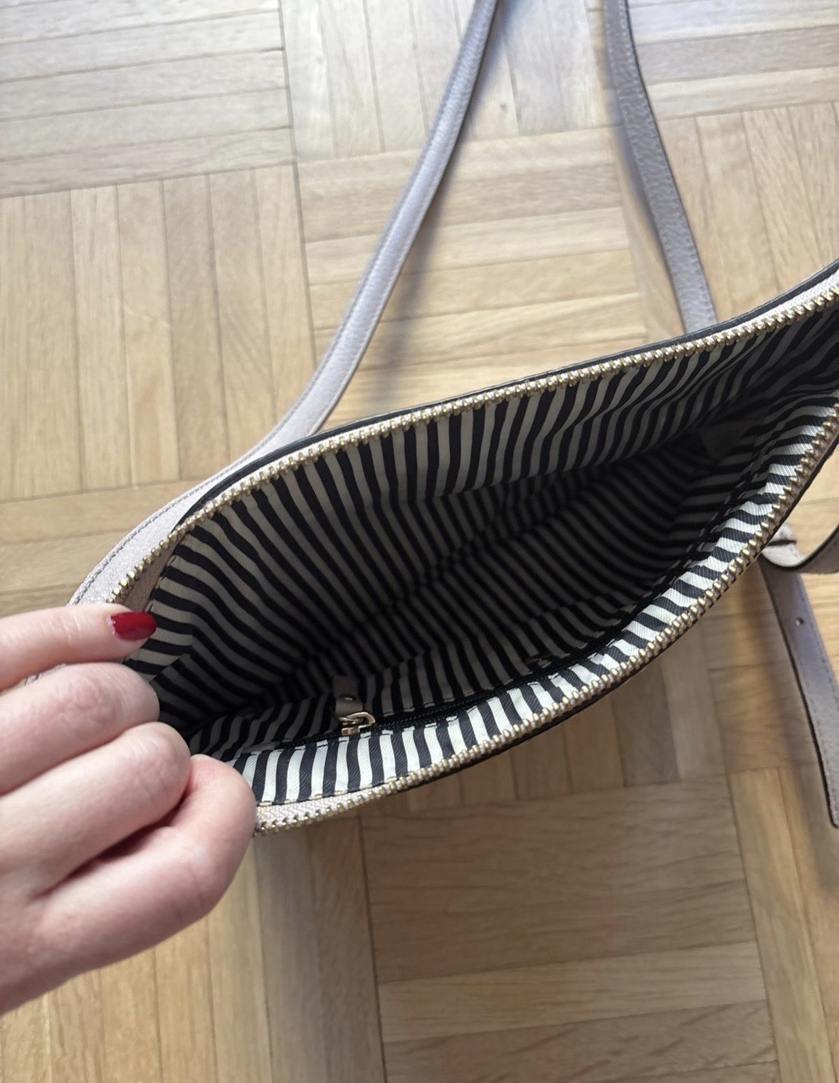 Kate Spade New York Beige Pebbled Women's Crossbody Bag with Logo & Zipper thumbnail 4