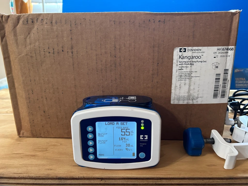 Bomba Covidien Kangaroo Joey con abrazadera de poste y adaptador de corriente con BOLSAS GRATIS PROBADAS Foto 2 de 4