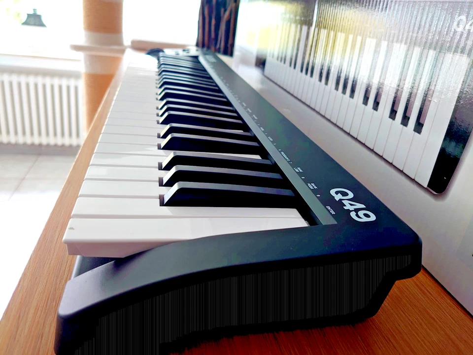 Keyboard von Alesis Q49 MKII Schwarz, USB-MIDI, Neuwertig - Bild 2 von 4