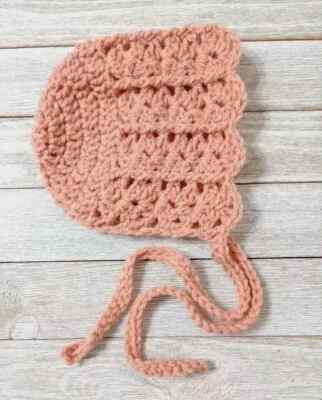 handmade  crochet newborn baby hat bonnet 0/3 peachy pink USA