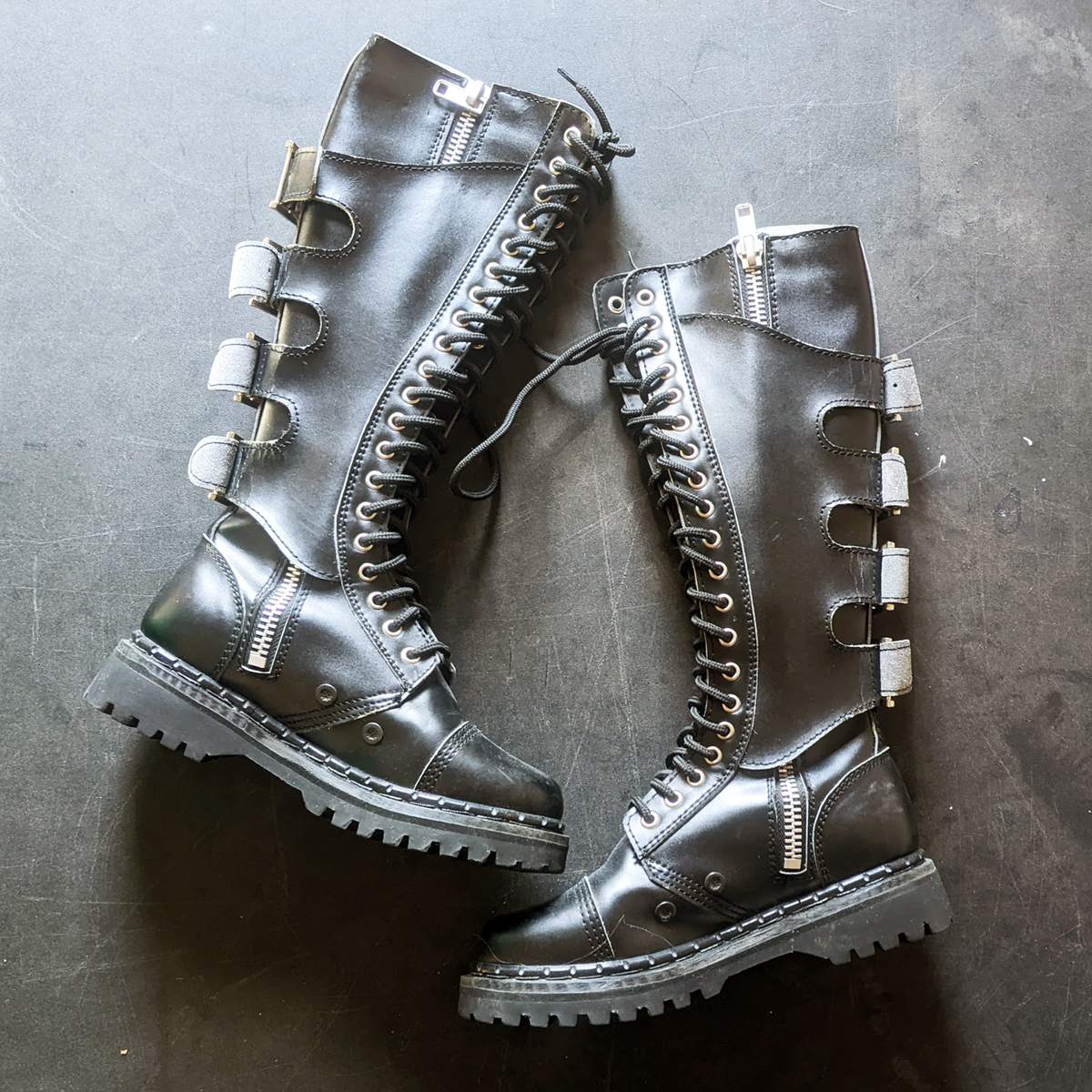 Demonia レザーチェーンブーツ Vintage Demonia Boots Size 5 Buckles Zippers Straps 20 Eyelet | eBay