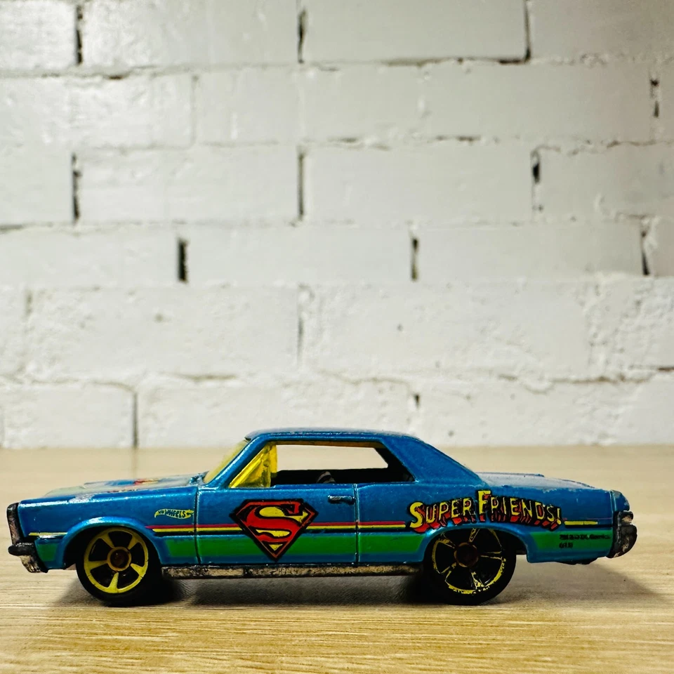 65 Pontiac GTO 2013 Superman 2/6 DC Super Friends azul verde Foto 3 de 4