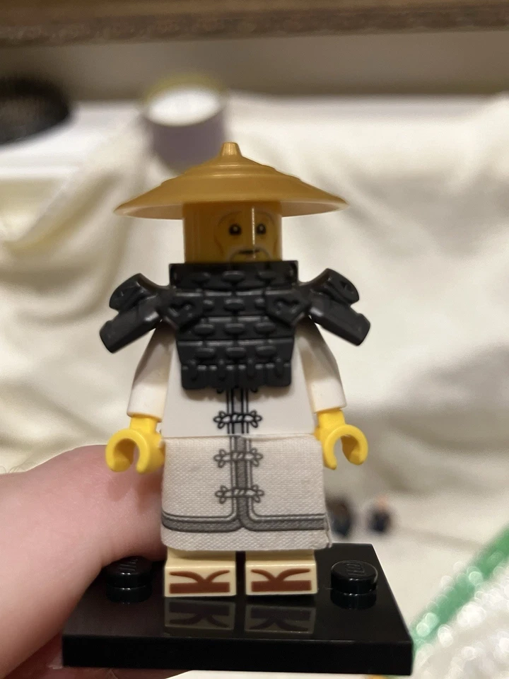 LEGO Minifigure Lot - Ninjago, Agent Lady, Fireman, Police - Image 2 of 4