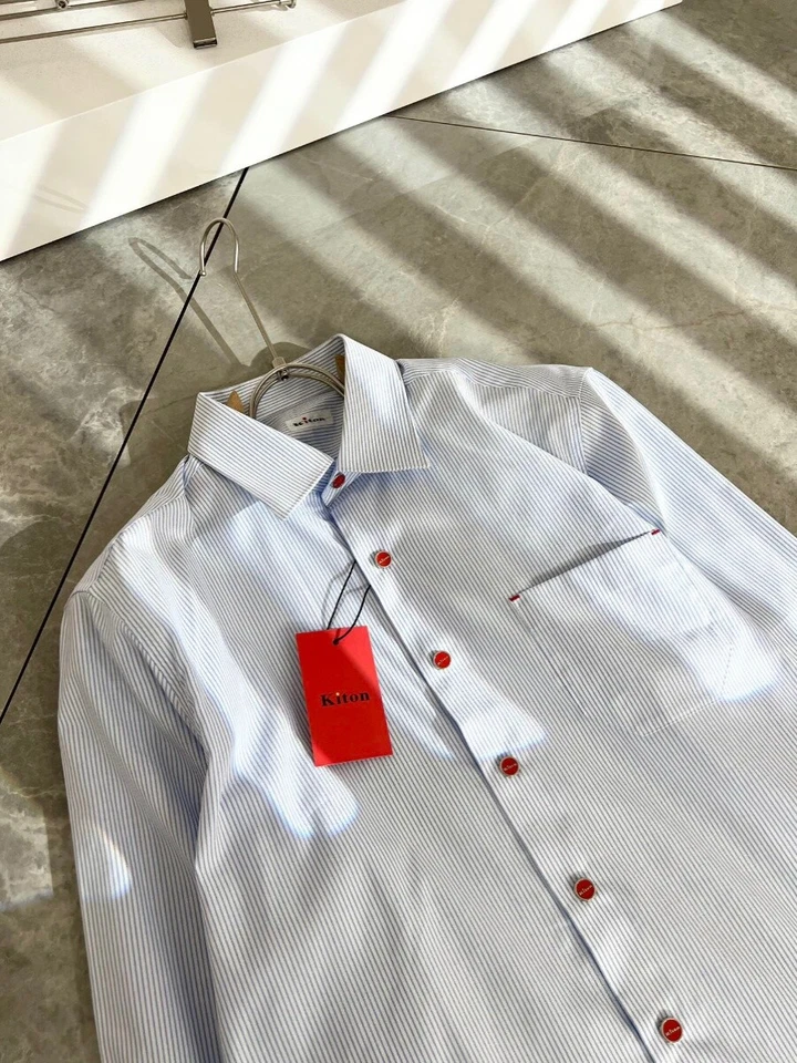 Kiton Camisa Botón Rojo con Rayas Verticales Foto 4 de 4