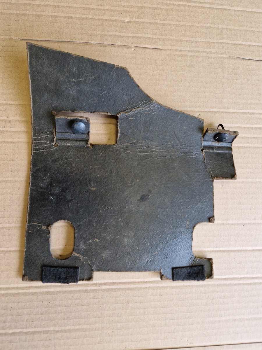VW GOLF JETTA MK1 UNDER DASHBOARD FUSEBOX COVER + CLIPS 133863907A 