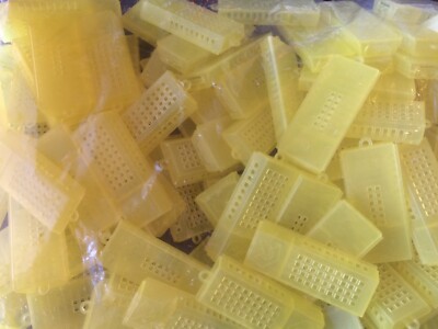 xtradefactory 10 Gabbia per Il Trasporto degli apicoltori | 6,5x3 cm, Tazza di plastica | per lallevamento degli apicoltori, Gabbia per api Regine, Cassetta di Trasporto, Cassetta per api