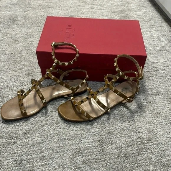 Valentino Rockstud 凉鞋 39 码 二手 — 第 2/4 张图片