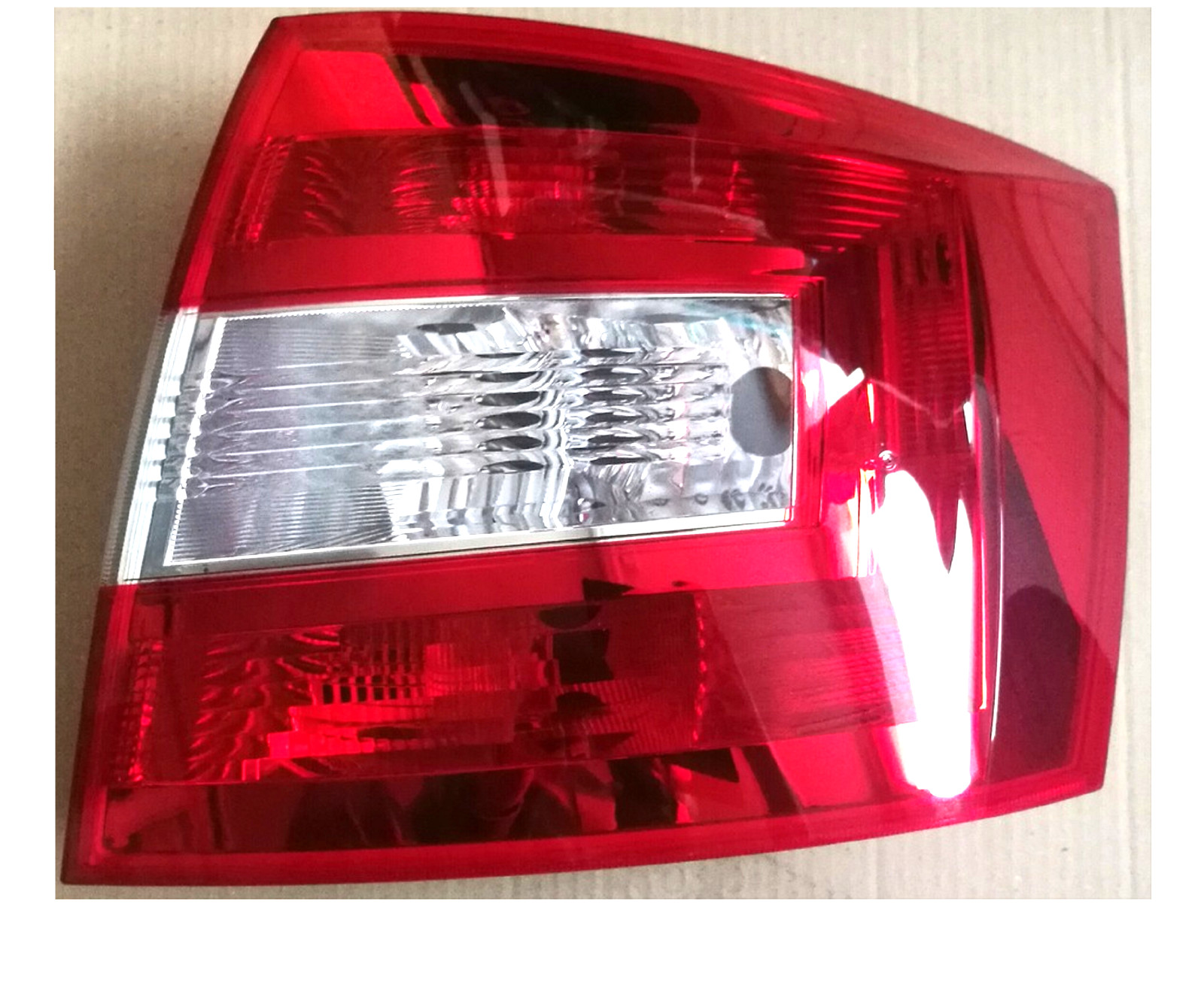 Feu arrière droit Skoda Rapid de rechange étanche à haute visibilité pour Spaceback
