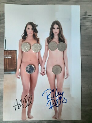 RILEY REID + ADRIANA CHECHIK FULL NUDE SIGNED 12 X 8 HANDSIGNIERTES FOTO....ECHT