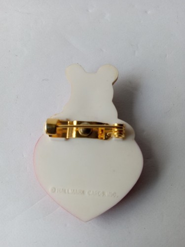 Hallmark Pin Valentines Day Vintage DOG HEART PUPPY Love Me Red Heart Brooch - Picture 2 of 3