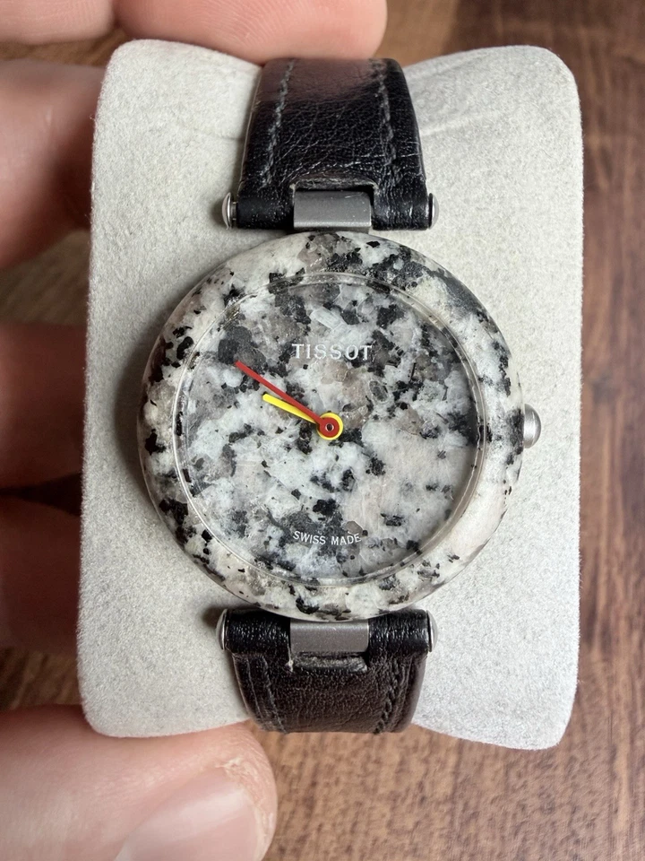Vintage Tissot RockWatch Granite Stone Quartz R150 915-7 NEW BATTERY ORIGI STRAP - Image 2 of 4